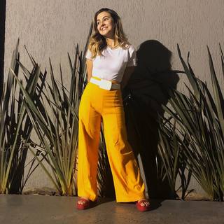 Klara Castanho feet photo thumbnail