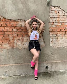 Klara Castanho feet photo thumbnail