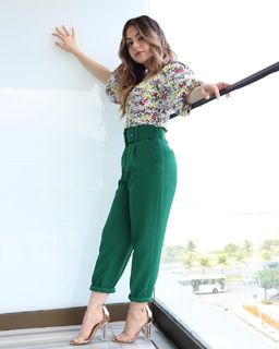 Klara Castanho feet photo thumbnail