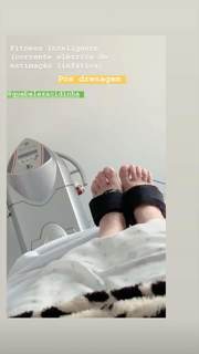 Klara Castanho feet photo thumbnail