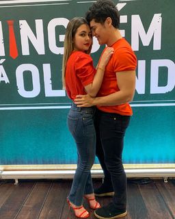 Klara Castanho feet photo thumbnail