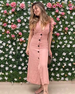 Klara Castanho feet photo thumbnail