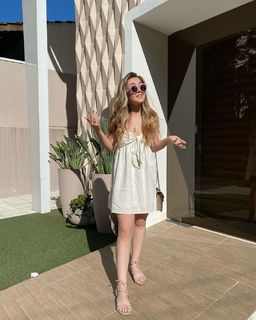 Klara Castanho feet photo thumbnail