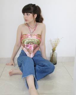 Klara Castanho feet photo thumbnail