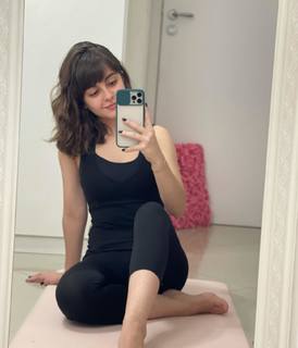 Klara Castanho feet photo thumbnail