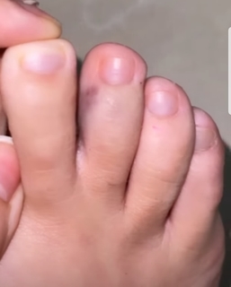 Klara Castanho feet photo thumbnail