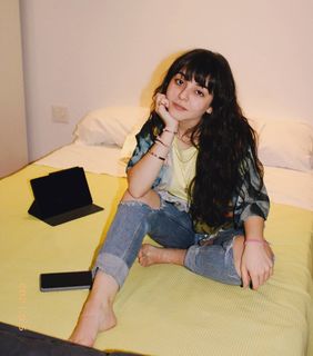 Klara Castanho feet photo thumbnail