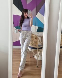 Klara Castanho feet photo thumbnail