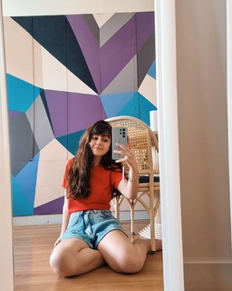 Klara Castanho feet photo thumbnail