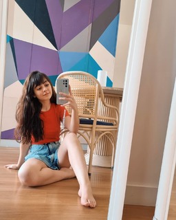 Klara Castanho feet photo thumbnail