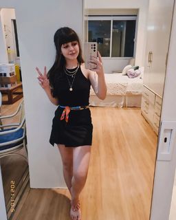 Klara Castanho feet photo thumbnail