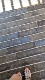 Klara Castanho feet photo thumbnail
