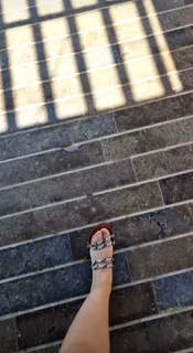 Klara Castanho feet photo thumbnail