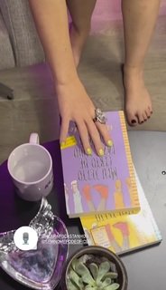 Klara Castanho feet photo thumbnail