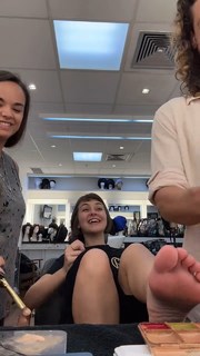 Klara Castanho feet photo thumbnail