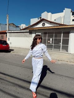 Klara Castanho feet photo thumbnail