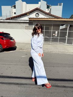 Klara Castanho feet photo thumbnail