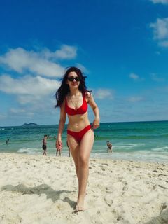 Klara Castanho feet photo 2