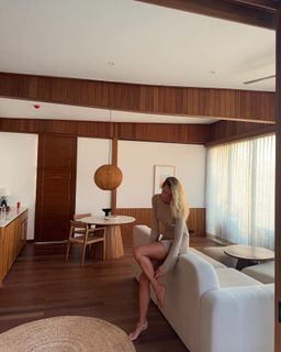 Klara Hellqvist feet photo thumbnail