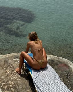 Klara Hellqvist feet photo thumbnail