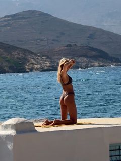 Klara Hellqvist feet photo thumbnail