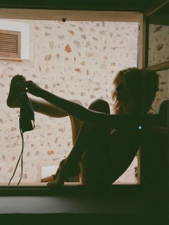 Klara Hellqvist feet photo thumbnail