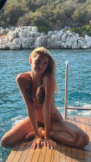 Klara Hellqvist feet photo thumbnail