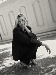 Klara Hellqvist feet photo thumbnail