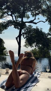 Klara Hellqvist feet photo thumbnail