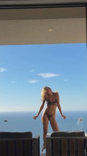 Klara Hellqvist feet photo 1