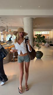 Klara Hellqvist feet photo 9