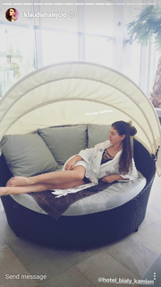 Klaudia Halejcio feet photo thumbnail