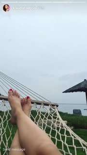 Klaudia Halejcio feet photo thumbnail