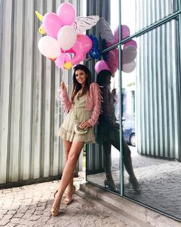Klaudia Halejcio feet photo thumbnail