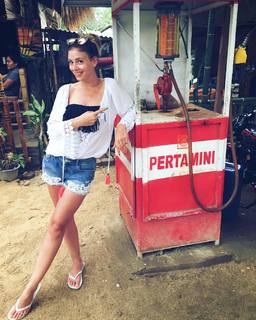 Klaudia Halejcio feet photo thumbnail