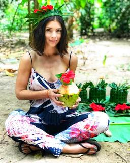 Klaudia Halejcio feet photo thumbnail
