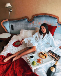 Klaudia Halejcio feet photo thumbnail