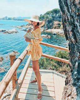 Klaudia Halejcio feet photo thumbnail