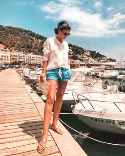 Klaudia Halejcio feet photo thumbnail