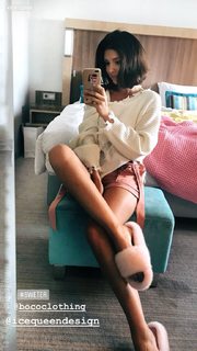 Klaudia Halejcio feet photo thumbnail
