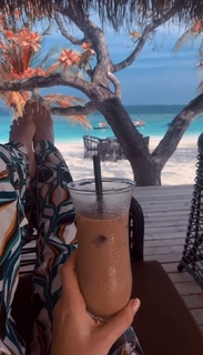 Klaudia Halejcio feet photo thumbnail