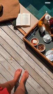 Klaudia Halejcio feet photo thumbnail