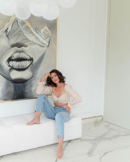 Klaudia Halejcio feet photo thumbnail