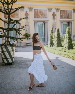 Klaudia Halejcio feet photo thumbnail