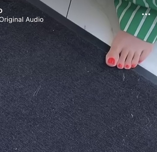 Klaudia Halejcio feet photo thumbnail