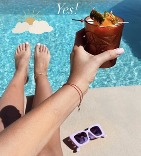 Klaudia Halejcio feet photo thumbnail