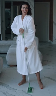 Klaudia Halejcio feet photo thumbnail