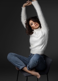 Klaudia Halejcio feet photo thumbnail