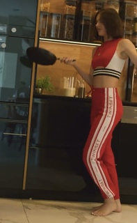 Klaudia Halejcio feet photo thumbnail