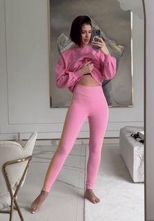Klaudia Halejcio feet photo thumbnail